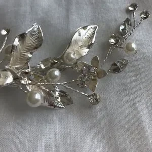 Dareth Colburn | Accessories | Dareth Colburn Pearl Floral  display picture 3